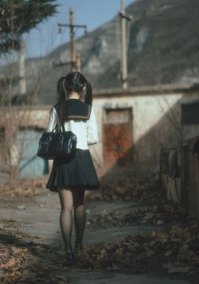 阿兰德龙去世
