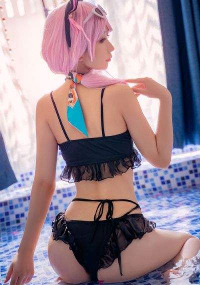四个女学生的精油按摩